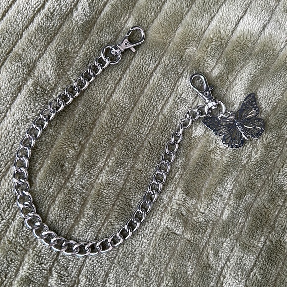 H&M Accessories - 🌸 Chain with butterfly